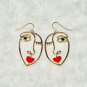 🔥🔥 Beautiful Pierced Gold Tone Hollow Abstract Geometric Face Earrings